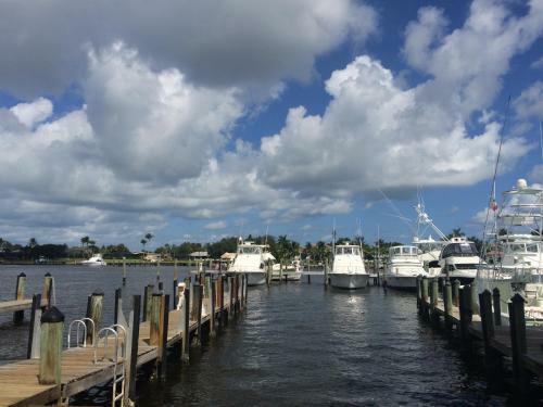 Hotel Pirate's Cove Resort And Marina - Stuart