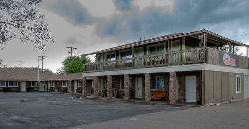 Hotel Elk Run Inn
