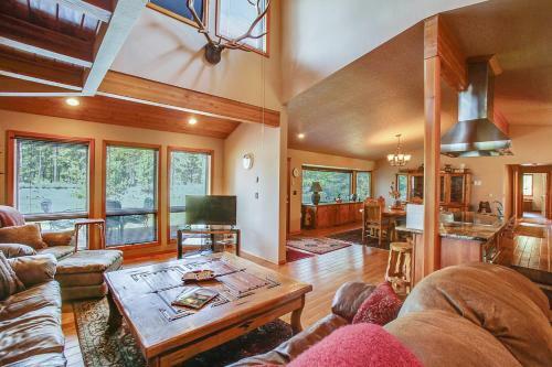 Big River Hideaway Three-bedroom Home