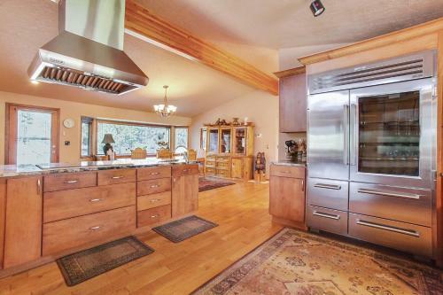 Big River Hideaway Three-bedroom Home