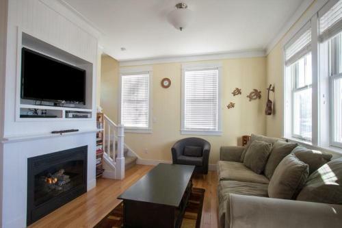 Koa Surf N Board Two-bedroom Home