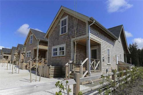 Crescent Moon Cottage Two-bedroom Home