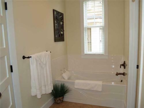 Into The Woods Three-bedroom Home