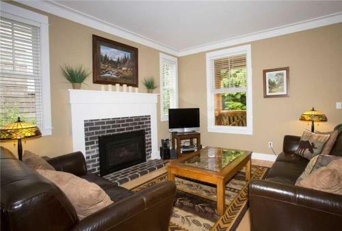Into The Woods Three-bedroom Home