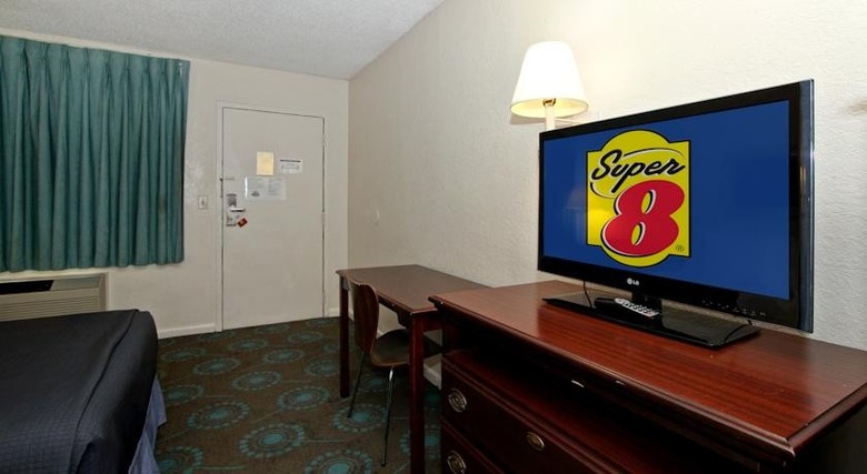 Hotel Super 8 Kissimmee Suites