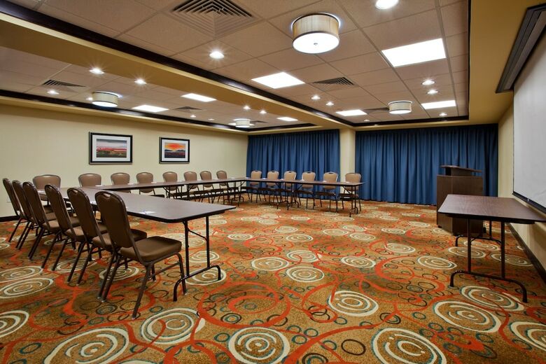 Holiday Inn Express Hotel & Suites Cordele North