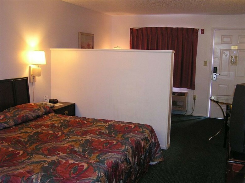 Magic Castle Inn & Suites Motel