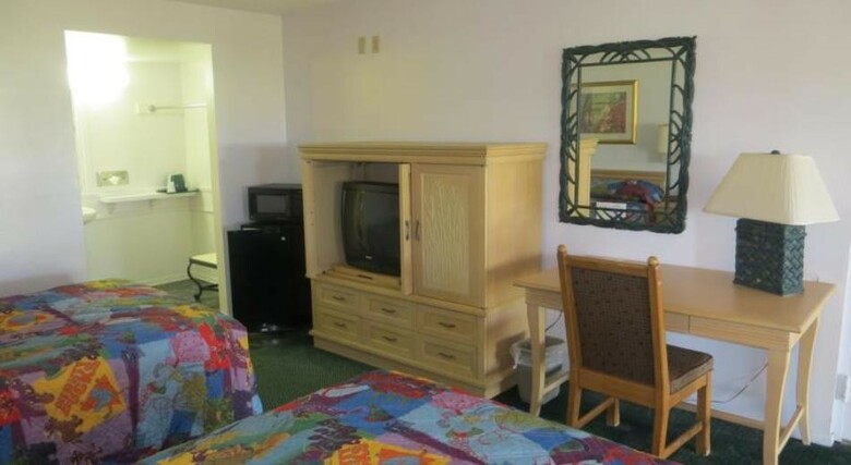 Magic Castle Inn & Suites Motel