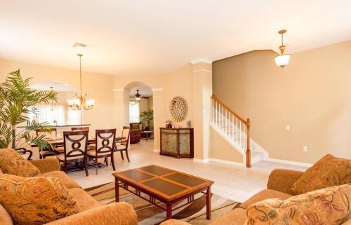 Spacious Vacation Home Rental House 77tb12