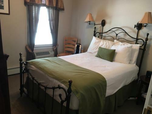 Bed & Breakfast Essex Street Inn