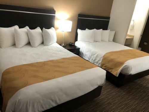 Hotel Mr. Sandman Inn & Suites