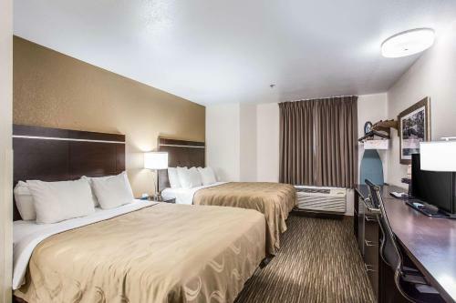 Hotel Mr. Sandman Inn & Suites