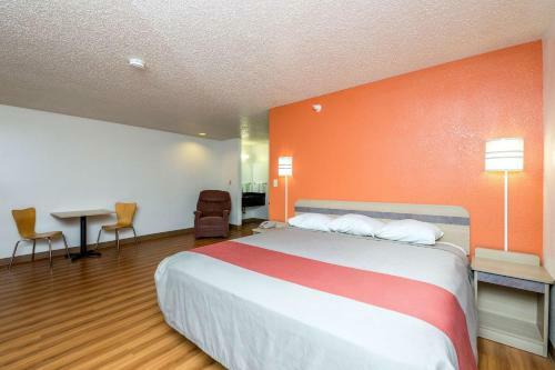 Motel 6 Waterloo
