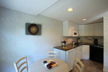 Hotel Pleasant Bay Village Resort