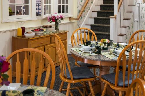 Bed & Breakfast Old Harbor Inn