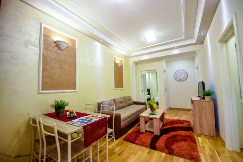 Apartment Sweet House Politika