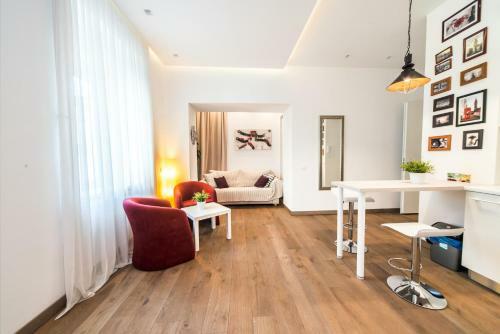 Luxury Center Point Apartment