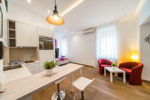 Luxury Center Point Apartment
