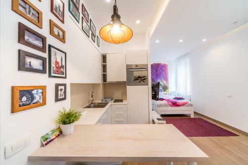 Luxury Center Point Apartment