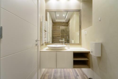 Luxury Center Point Apartment