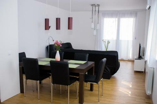 Botanical Garden Apartments