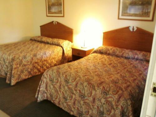 Shady Oaks Motel