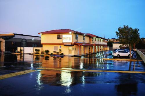 Mojave Village Motel