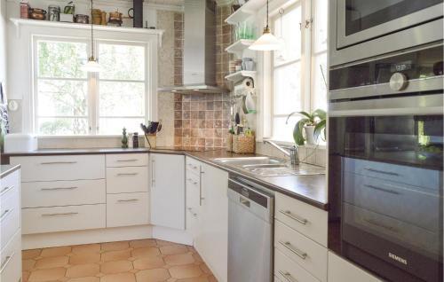 Three-bedroom Holiday Home In Saltsjo-boo