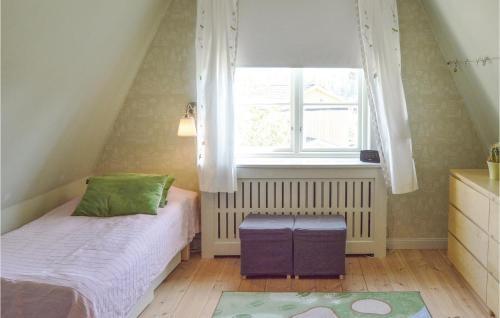 Three-bedroom Holiday Home In Saltsjo-boo