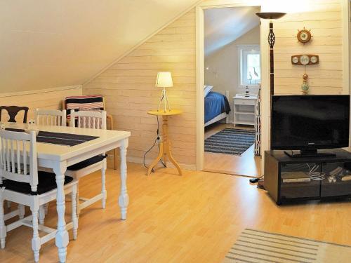Two-bedroom Holiday Home In Fj�llbacka 3