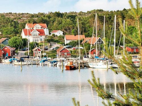 Two-bedroom Holiday Home In Fj�llbacka 3