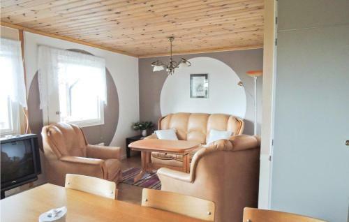 Three-bedroom Holiday Home In Hogsby