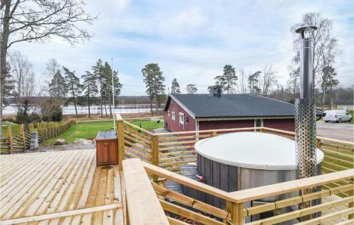 Three-bedroom Holiday Home In Hokerum