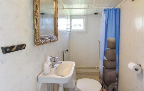 Three-bedroom Holiday Home In Hokerum