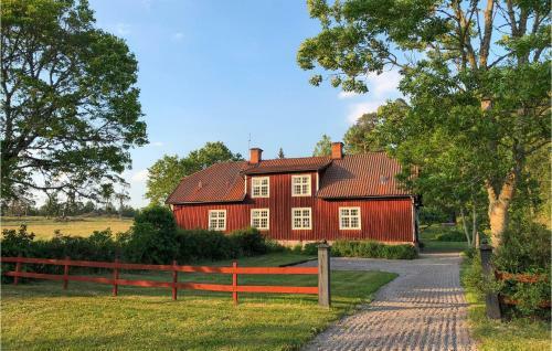 Three-bedroom Holiday Home In Mantorp