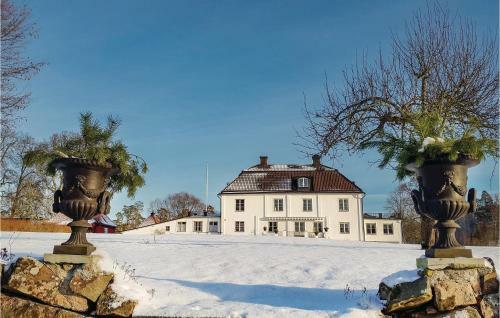 Three-bedroom Holiday Home In Mantorp