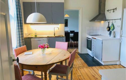 Three-bedroom Holiday Home In Mantorp