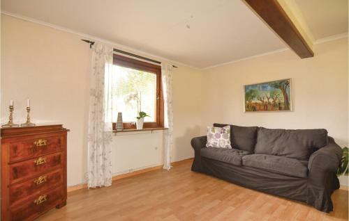 Three-bedroom Holiday Home In Mardaklev
