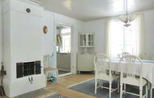 Three-bedroom Holiday Home In Sodra VI