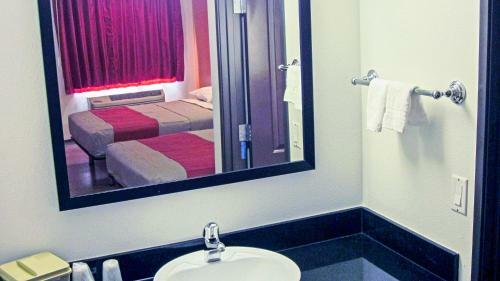 Motel 6 Desert Xpress
