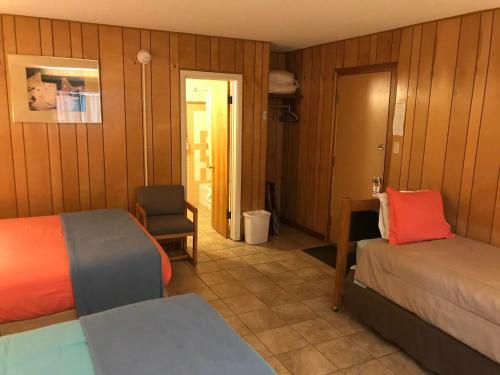 Motel White Eagle Inn & Family Lodge