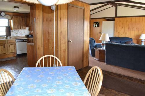 Motel White Eagle Inn & Family Lodge