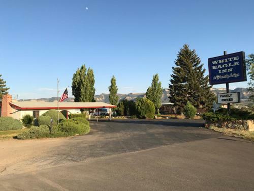Motel White Eagle Inn & Family Lodge