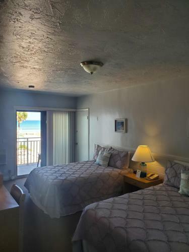 Hotel Coastal Waters Inn