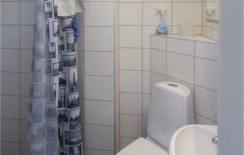 Three-bedroom Holiday Home In Smalandsstenar