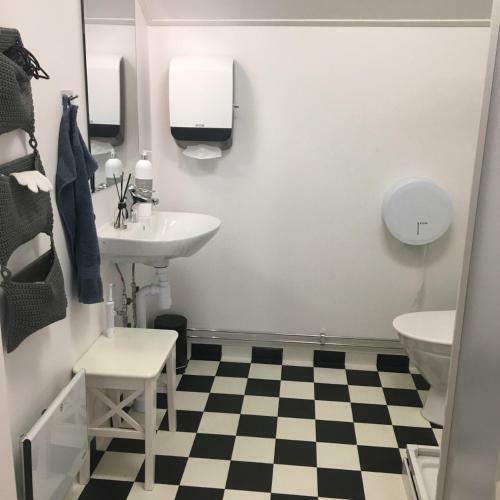 Bed & Breakfast J�rnv�gshotellet I Skara