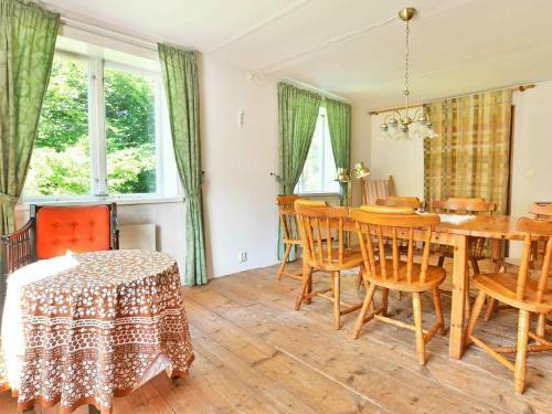 Four-bedroom Holiday Home In L�nsboda