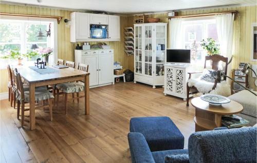 Three-bedroom Holiday Home In Vasterljung