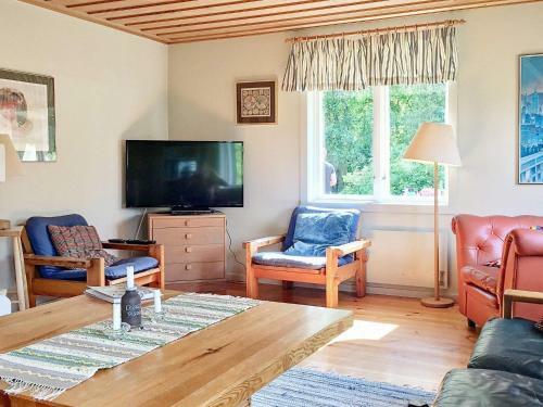 Two-bedroom Holiday Home In Nyn�shamn