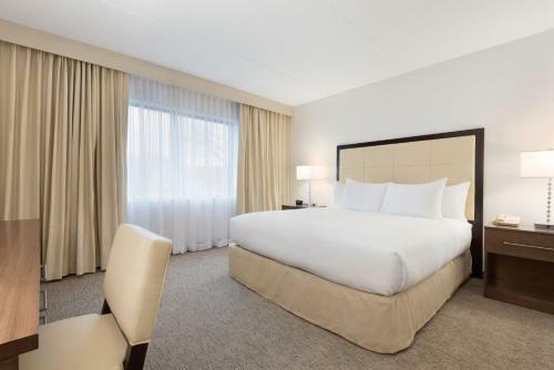 Brookfield Suites Hotel & Convention Center